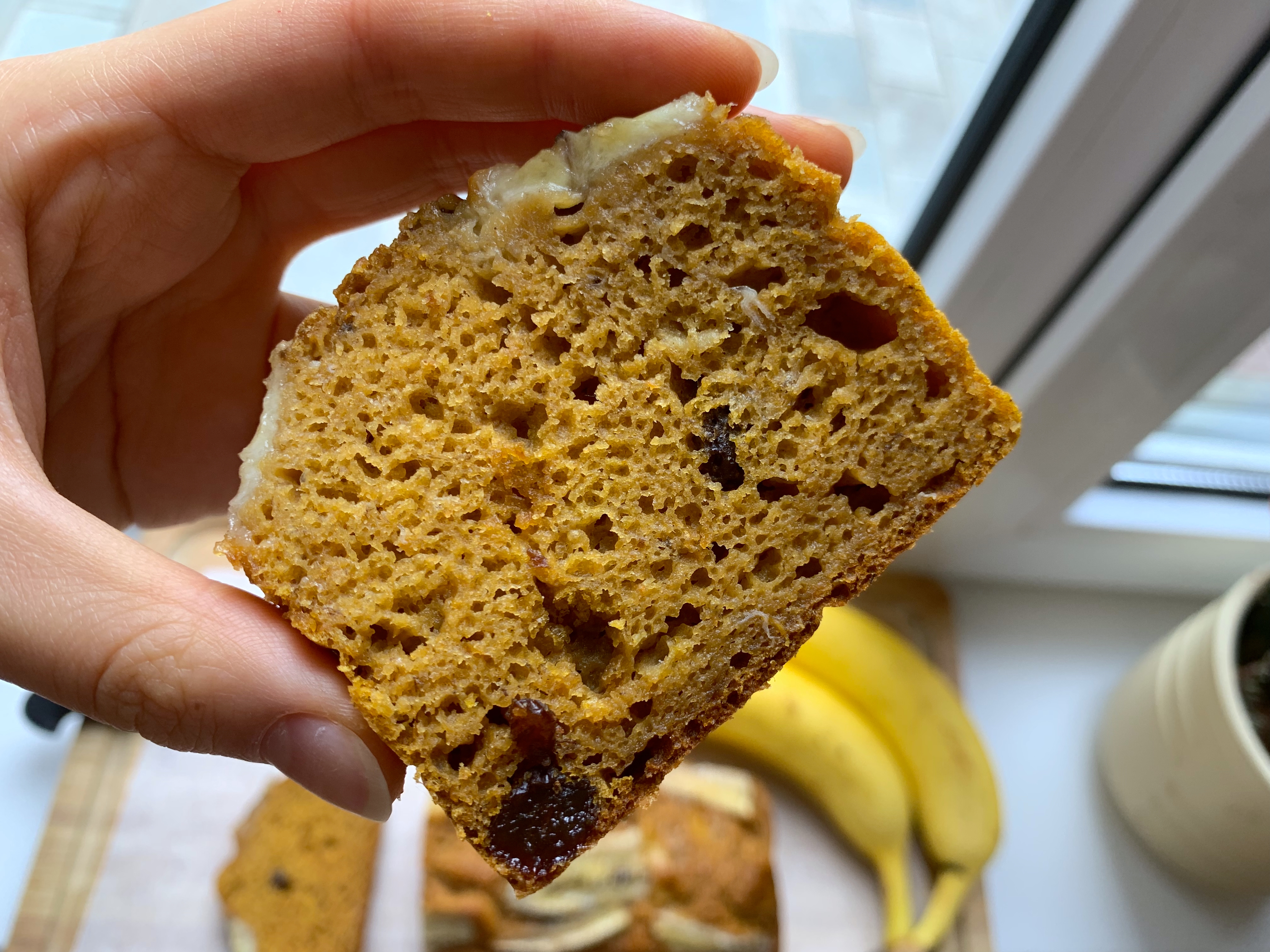 fat free pumpkin puree banana bread low fat, skinny, hearty and perfect for the fall. full of cozy autumn flavors and so low in calories! a must have for thanksgiving.